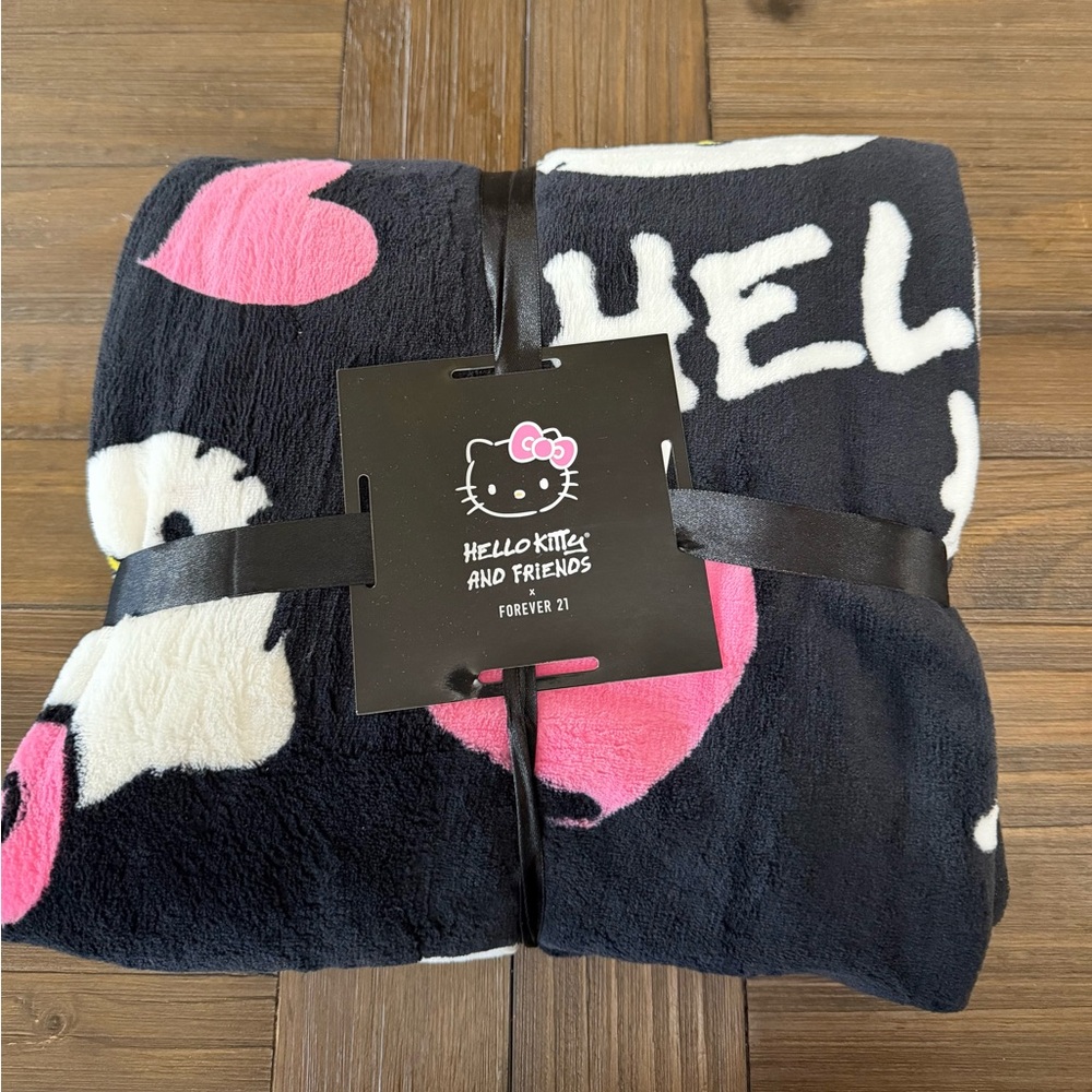 Forever 21 Hello Kitty Blanket - Pink and White on Black